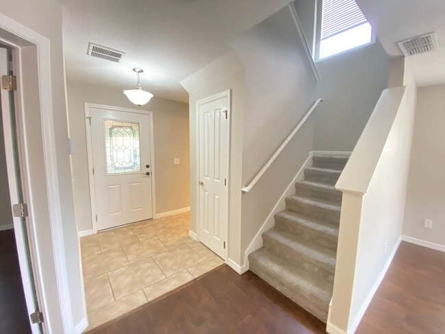 Building Photo - Avalon Park corner end Townhome featuring 3 bedrooms, 2.5 baths, plus office, and 2 car garage.