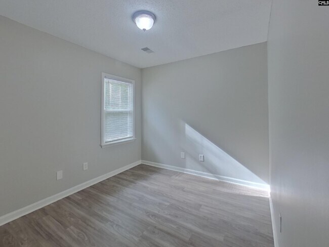 Building Photo - 208 Dutch Dr