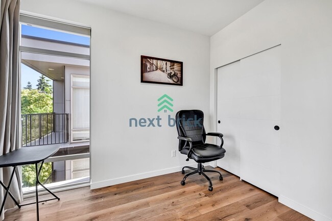 Building Photo - Modern Luxury 3 bedrooms and 2 bathrooms T...