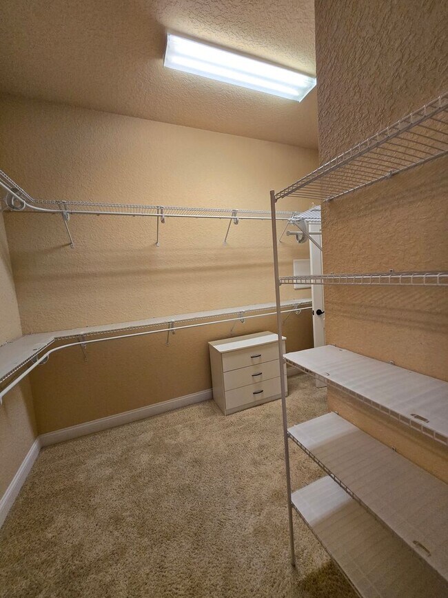 Building Photo - 5/3.5 Willow Oak Plantation