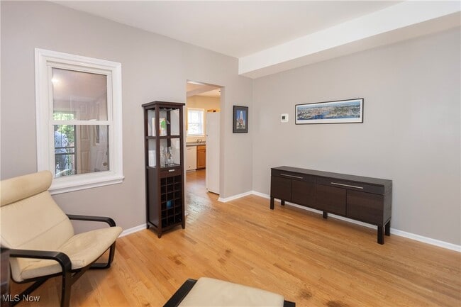 Building Photo - 1212 W 67th St