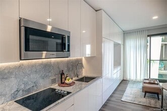Building Photo - Luxury Studio. Furnished.  Kakaako.