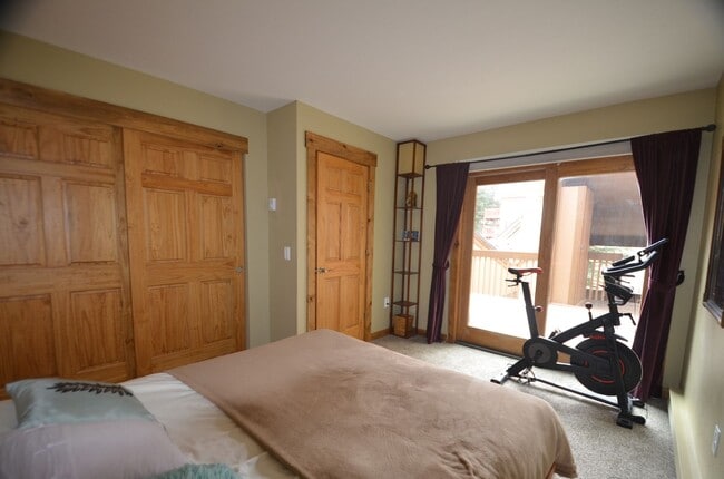 Building Photo - Flexible lease terms! Year available! Pets Negotiable!  Walk to town, community hot tub!