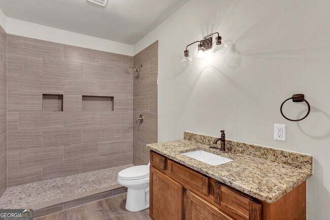 Building Photo - 568 Garden View Ct