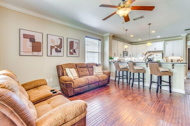 Building Photo - 895 Solimar Way