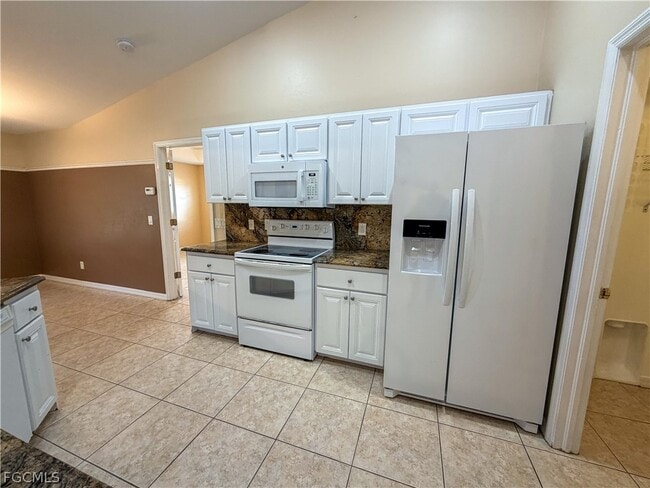 Building Photo - 906 SW 9th Ct