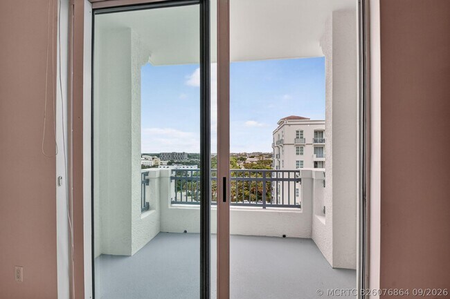 Building Photo - 403 S Sapodilla Ave