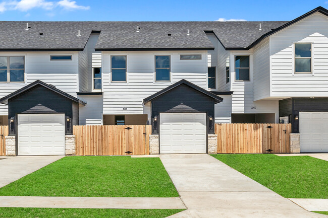 Primary Photo - Tarver Ridge Townhomes