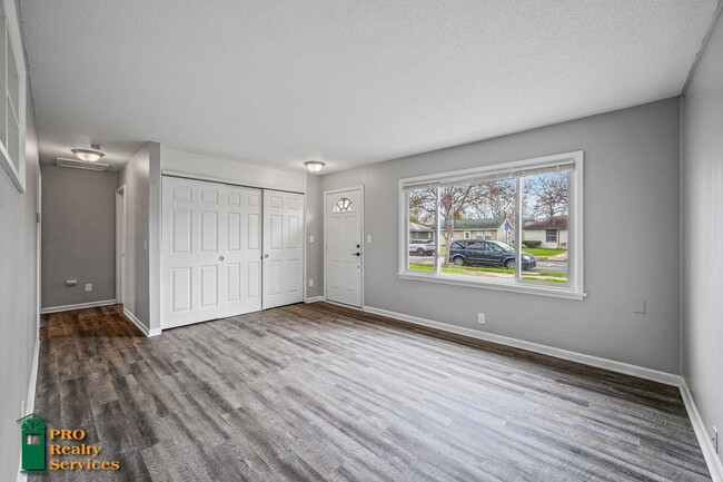 Building Photo - Recently Remodeled 2 Bedroom Home