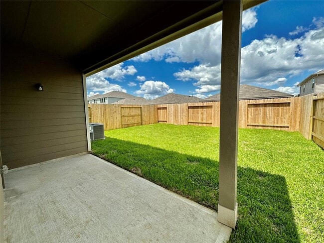 Building Photo - 9844 Grosbeak Ln