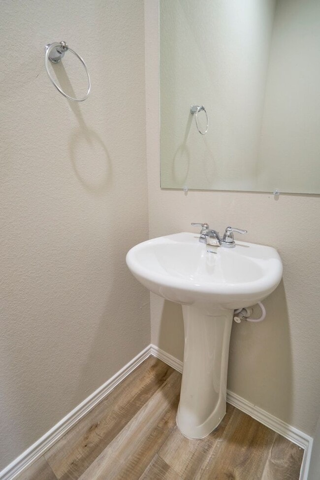 Building Photo - Hunters Ranch Beauty! 3 Bedroom 2 1/2 Bath...