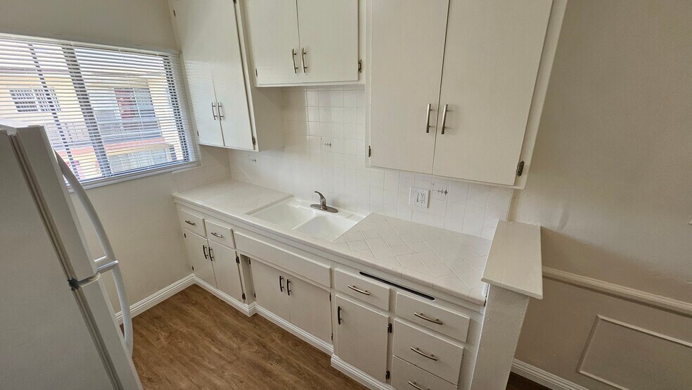 Building Photo - 3945 Stevely Ave