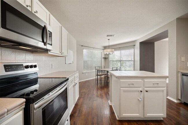 Building Photo - 308 Sunny Brook Dr