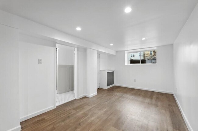 Building Photo - 114 Carlton Ave