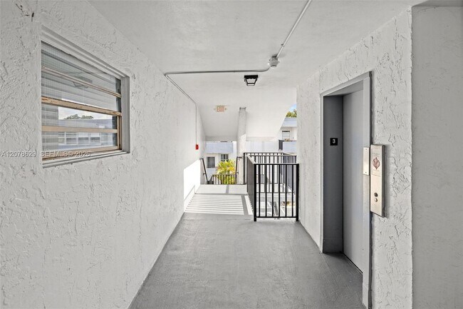 Building Photo - 1800 SW 25th St