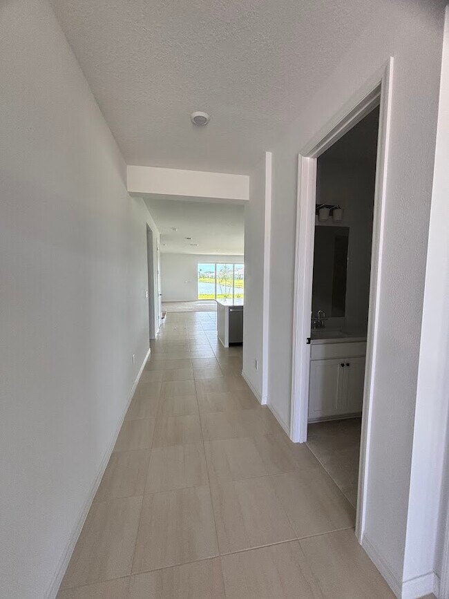 Building Photo - 9323 Lorenzo Wy