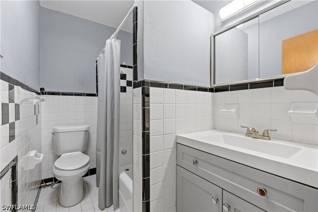 Building Photo - 4220 Deleon St