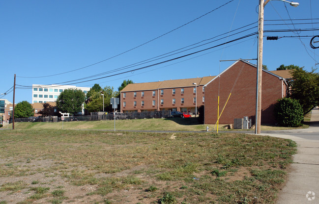 Building Photo - Pleasant Valley Apartments