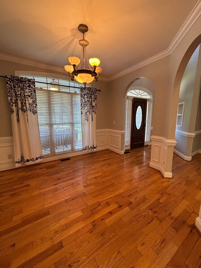 Building Photo - 522 Saint Helene Ct