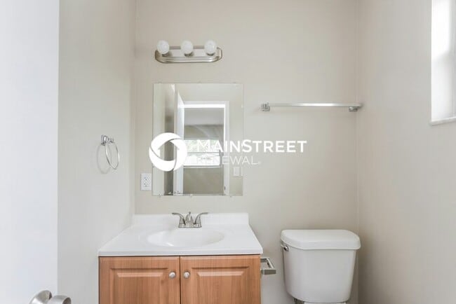 Building Photo - 3 Bedroom Pet-Friendly Home in St Petersbu...