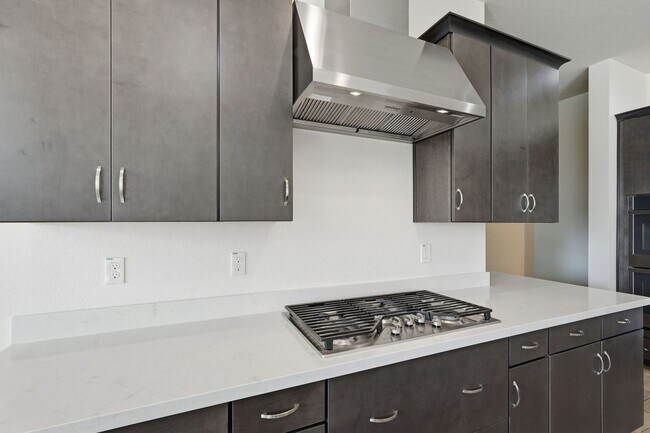 Building Photo - Gated Community Amazing ameneties