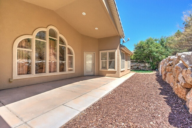 Building Photo - 4 Bedroom in The Knolls at Little Valley