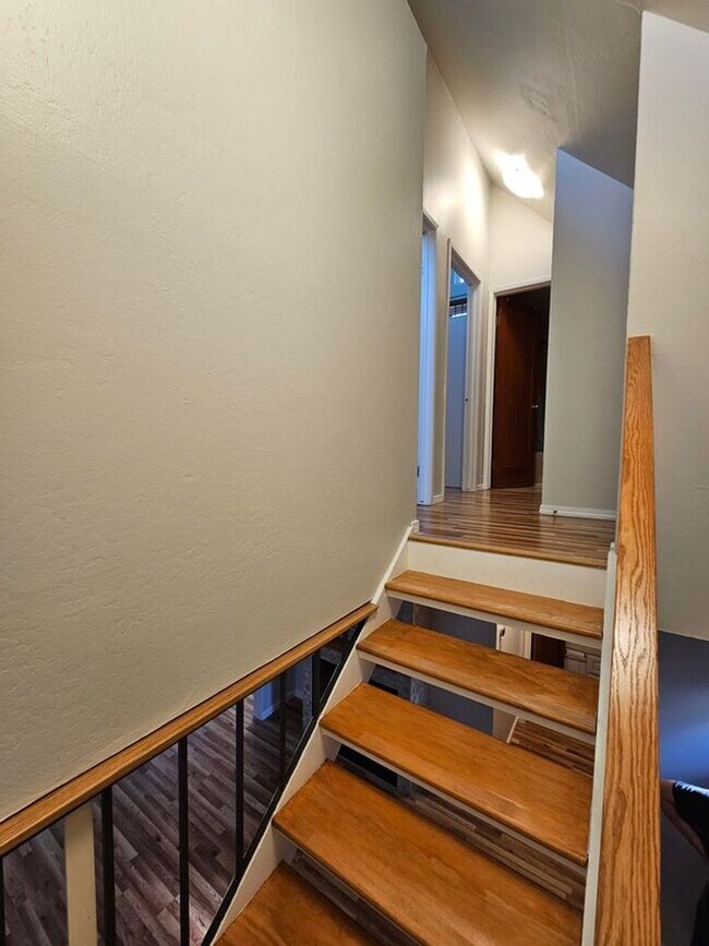 Building Photo - Unique FREESTANDING 2 Bed/ 1.5 Bath Townhome in Mountain View