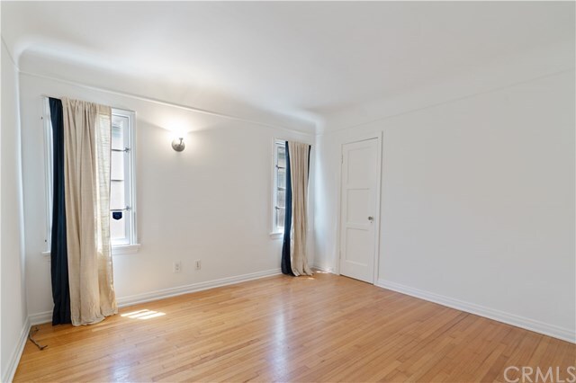 Building Photo - 2560 Amherst Ave
