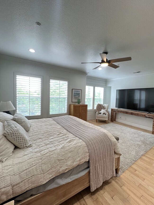 Building Photo - Beautifully Furnished Home in Huntington Beach