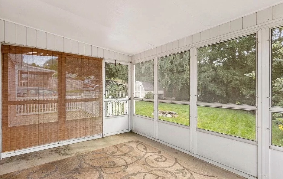 Backyard with screened-in porch, deck, and fire-pit. - 324 Woodland View Dr
