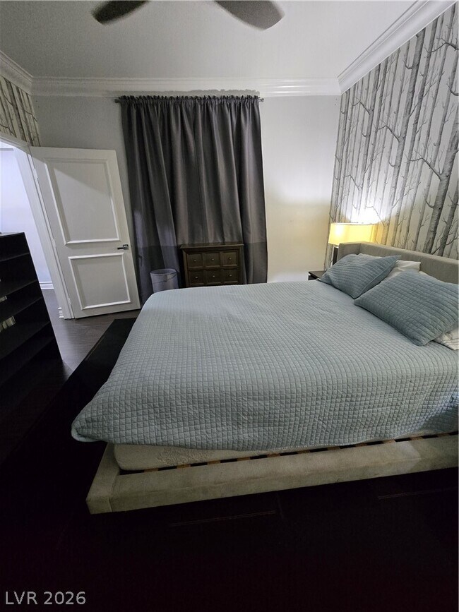 Building Photo - 220 E Flamingo Rd