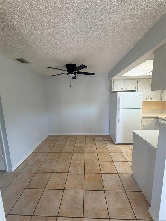 Building Photo - 6050 Chesham Dr