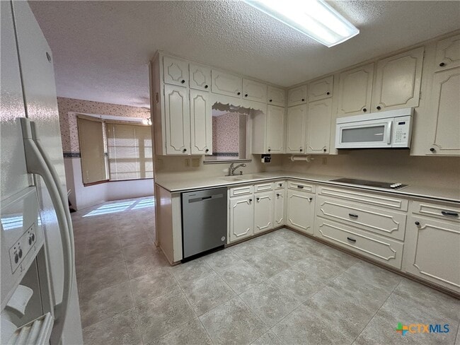 Building Photo - 11 La Mesa Dr