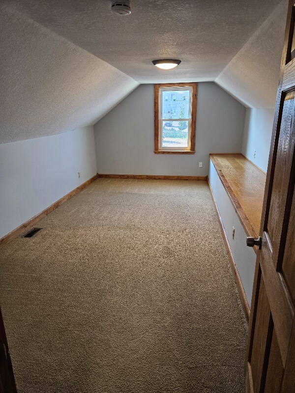 Building Photo - 116 Morse St N