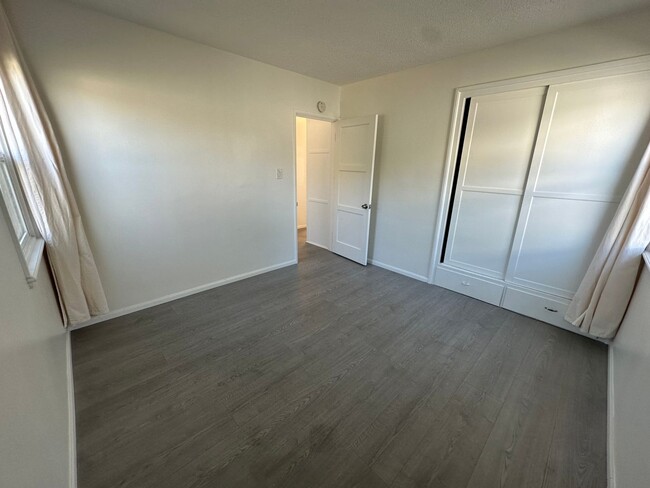 Building Photo - Beautifully remodeled 2-bedroom, 1-bathroo...