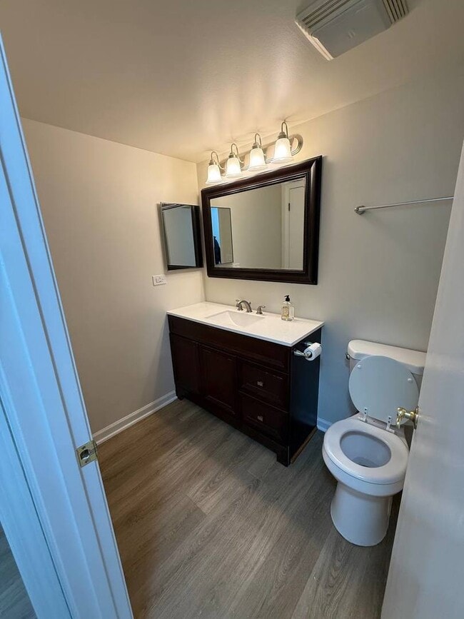 Building Photo - 209 Glengarry Dr