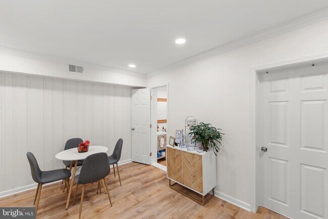 Building Photo - 31 W Southwerk St