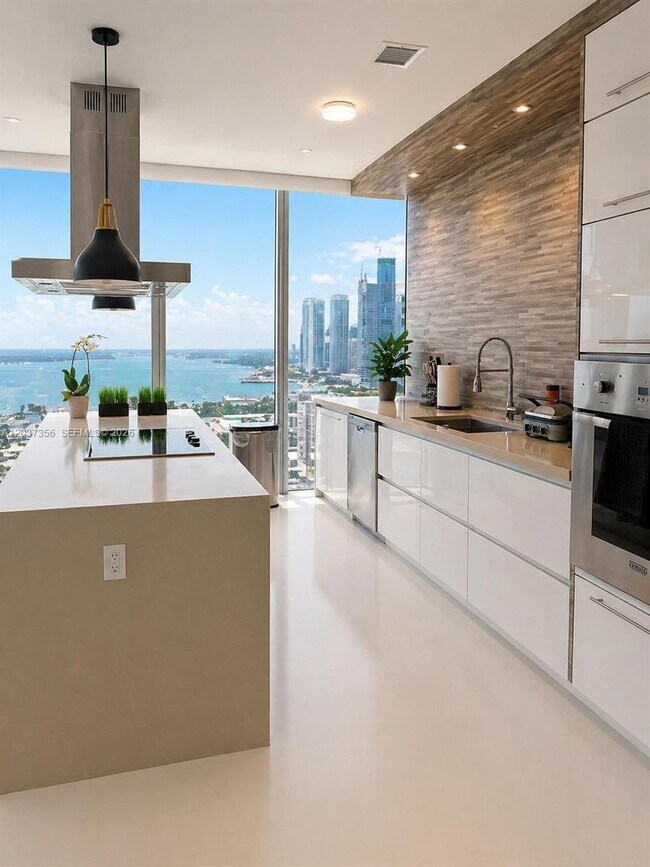 Building Photo - 1100 Biscayne Blvd
