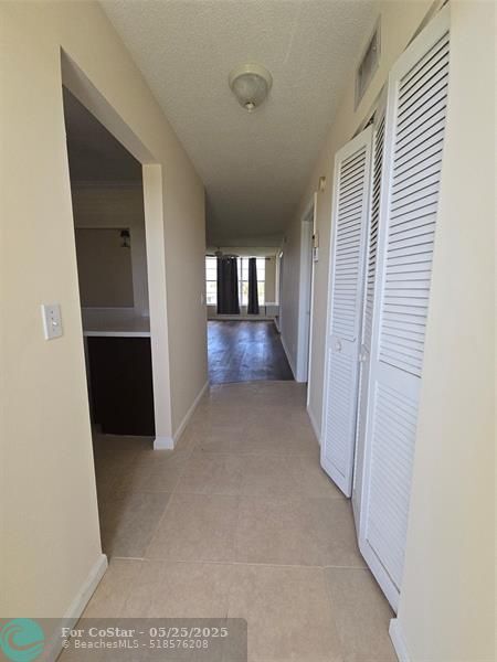 Building Photo - 9949 Sandalfoot Blvd