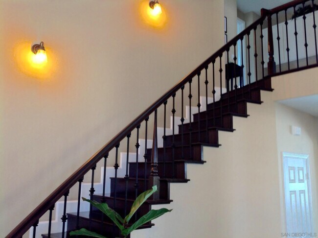 Building Photo - 1117 Mt Dana Dr