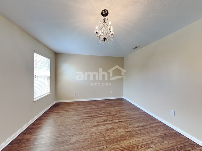 Building Photo - 10850 Chestnut Heath Court