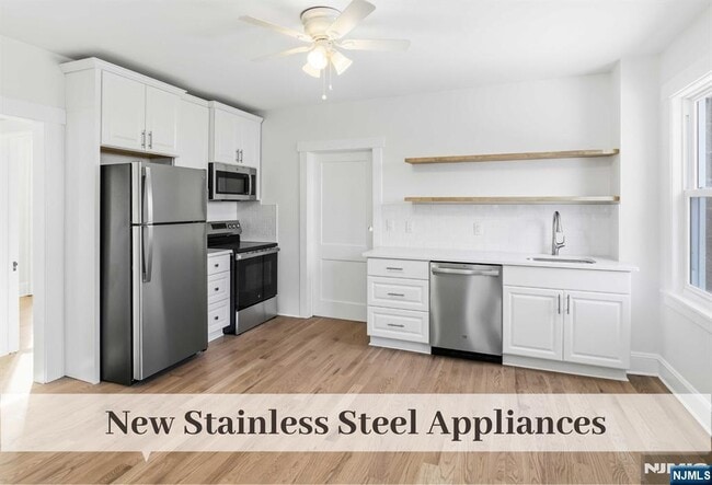 Building Photo - 10 Zazzetti St