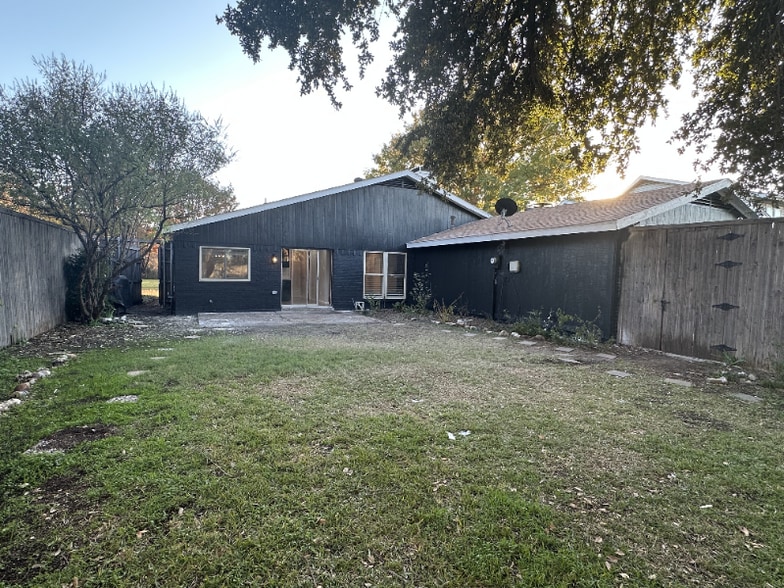 Building Photo - 1149 Midway Dr