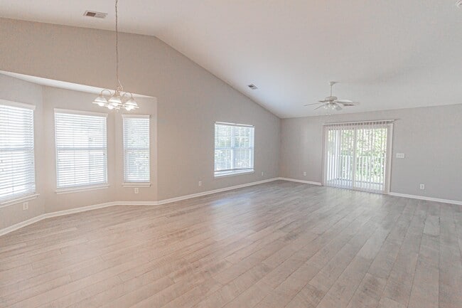 Building Photo - 4850 Meadowsweet Dr