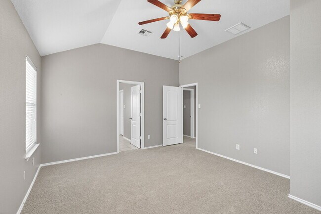 Building Photo - 3 Bedroom in Kyle with Fresh Paint Through...