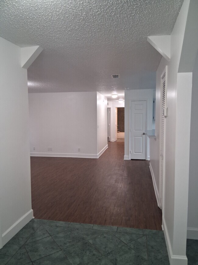 Building Photo - 1744 W 28th St