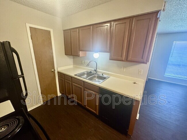 Building Photo - 7208 Lilac Ln