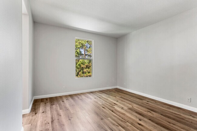 Building Photo - 37 Stepping Stone