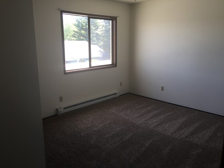 Building Photo - 600 SW Crestview St