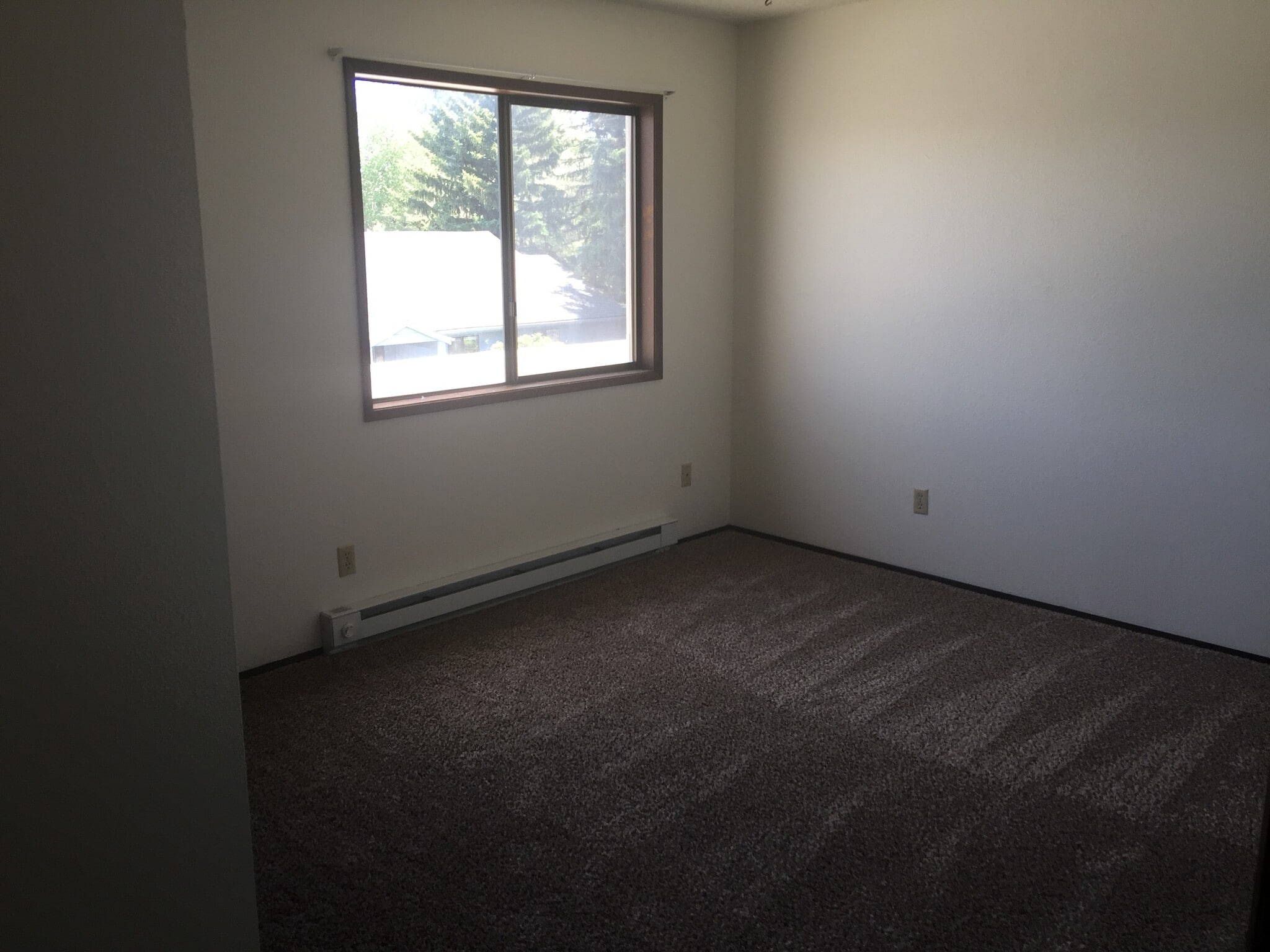 Building Photo - 600 SW Crestview St